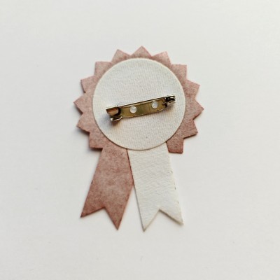 Kotylion biało-czerwony